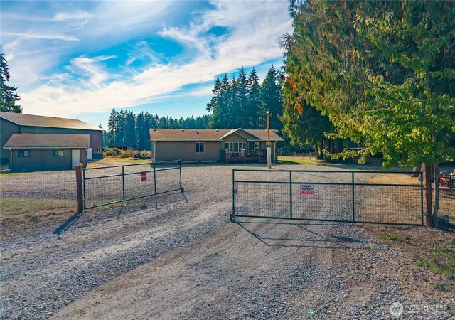 Photo 2 of Manufactured home for sale at 31514 12th Avenue Ct E, Roy, WA 98580 | MLS# NWM2586658 | Listing updated on 2026-09-25