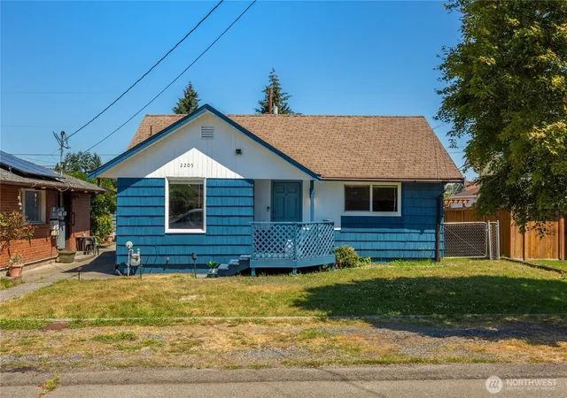 Photo 1 of Single family home for sale at 2205 Columbia Ave, Everett, WA 98203 | MLS# NWM2586660 | Listing updated on 2026-10-02