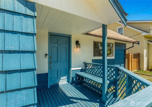 Photo 3 of Single family home for sale at 2205 Columbia Ave, Everett, WA 98203 | MLS# NWM2586660 | Listing updated on 2026-10-02