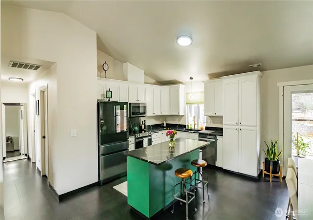 Photo 4 of Single family home for sale at 412 Volesky Dr SE, Rainier, WA 98576 | MLS# NWM2586672 | Listing updated on 2026-09-26