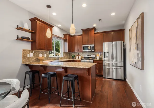 Photo 4 of Single family home for sale at 1701 Queen Ct NE, Renton, WA 98056 | MLS# NWM2586673 | Listing updated on 2026-10-01