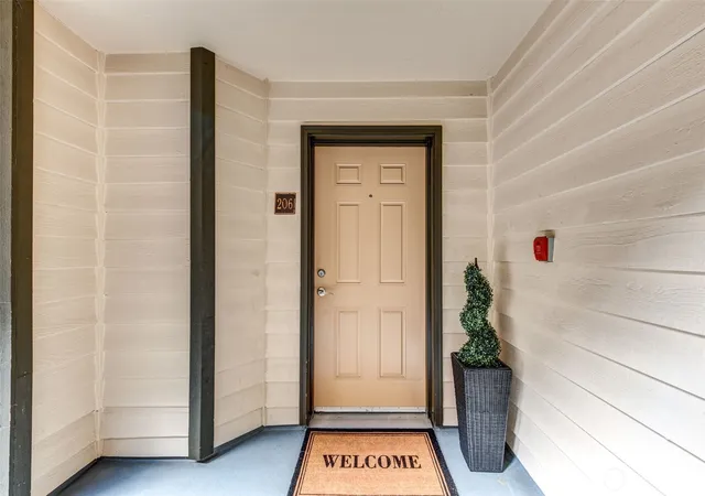 Photo 2 of Sale Pending at 840 Ne 125th Street #206, Seattle, WA 98125 | MLS# NWM2586678 | Listing updated on 2026-09-29
