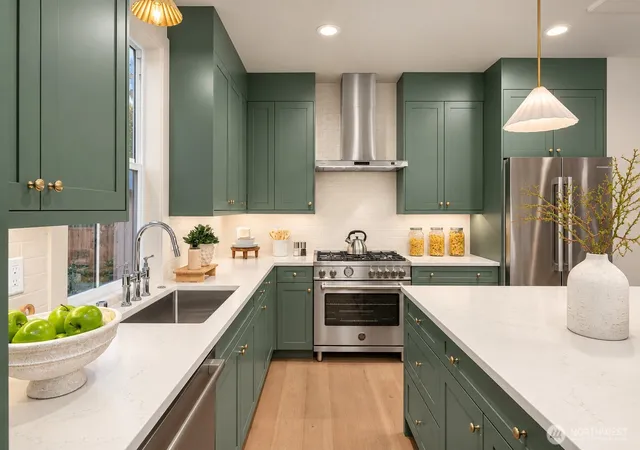 Photo 4 of Single family home for sale at 10612 NE 54th Lane, Kirkland, WA 98033 | MLS# NWM2586681 | Listing updated on 2026-09-26