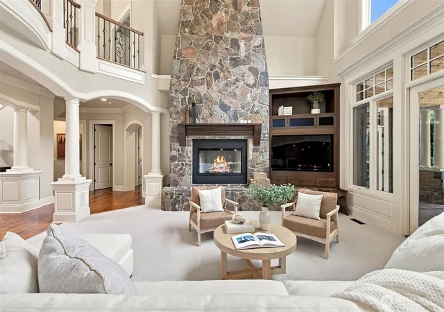 Photo 4 of Single family home for sale at 9 Diamond S Ranch, Bellevue, WA 98004 | MLS# NWM2586690 | Listing updated on 2026-09-28