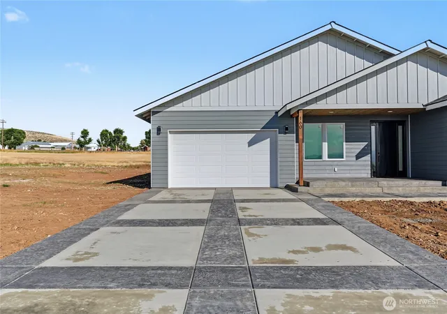 Photo 2 of Single family home for sale at 160 Windrow Ln, Ellensburg, WA 98926 | MLS# NWM2586701 | Listing updated on 2026-09-26