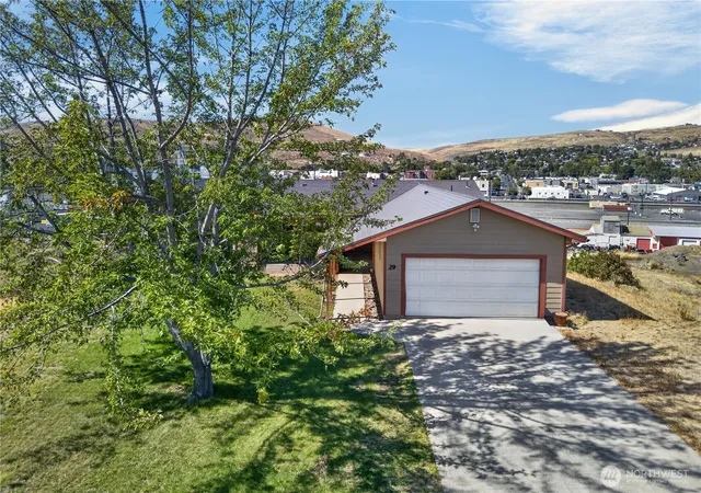 Photo 4 of Single family home for sale at 29 Nob Hl Dr, Ephrata, WA 98823 | MLS# NWM2586704 | Listing updated on 2026-09-25