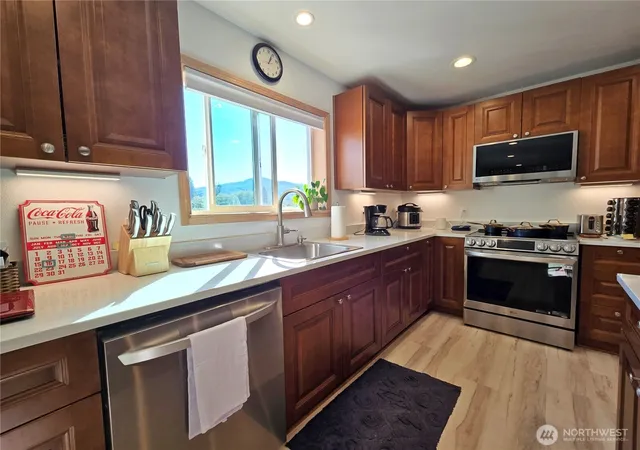 Photo 4 of Single family home for sale at 851 Thomas St, Forks, WA 98331 | MLS# NWM2586723 | Listing updated on 2026-09-29