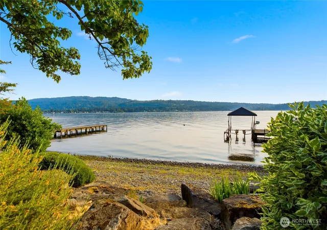 Photo 2 of Single family home for sale at 2845 E Lake Sammamish Pkwy Se, Sammamish, WA 98075 | MLS# NWM2586724 | Listing updated on 2026-10-01