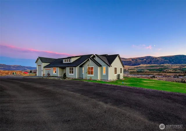 Photo 1 of Single family home for sale at 114 S Valiant Dr, East Wenatchee, WA 98802 | MLS# NWM2586732 | Listing updated on 2026-10-01