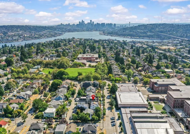 Photo 3 of Townhouse for sale at 4326 Woodlawn Ave N #B, Seattle, WA 98103 | MLS# NWM2586735 | Listing updated on 2026-09-30