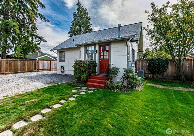 Photo 3 of Single family home for sale at 4011 S Wright Ave, Tacoma, WA 98409 | MLS# NWM2586739 | Listing updated on 2026-10-01