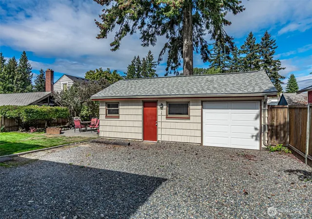 Photo 4 of Single family home for sale at 4011 S Wright Ave, Tacoma, WA 98409 | MLS# NWM2586739 | Listing updated on 2026-10-01