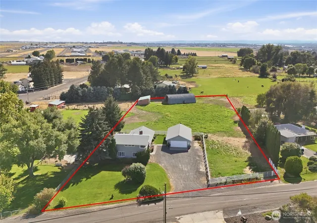 Photo 2 of Single family home for sale at 4537 Dunn St Ne, Moses Lake, WA 98837 | MLS# NWM2586745 | Listing updated on 2026-09-28