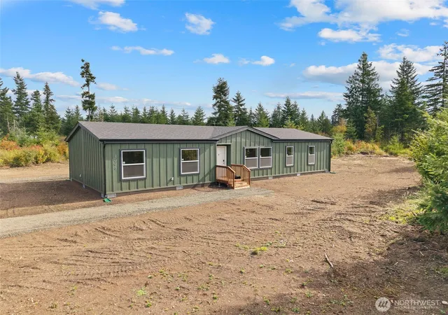 Photo 1 of Manufactured home for sale at 3006 W Frd Loop Rd, Elma, WA 98541 | MLS# NWM2586750 | Listing updated on 2026-09-28