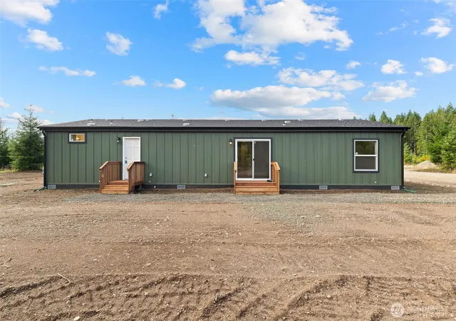 Photo 3 of Manufactured home for sale at 3006 W Frd Loop Rd, Elma, WA 98541 | MLS# NWM2586750 | Listing updated on 2026-09-28