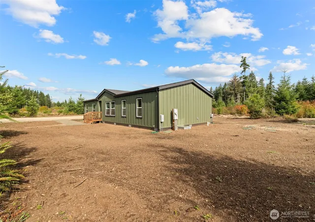 Photo 4 of Manufactured home for sale at 3006 W Frd Loop Rd, Elma, WA 98541 | MLS# NWM2586750 | Listing updated on 2026-09-28