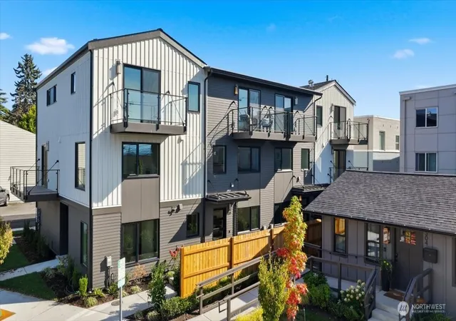 Condo for sale at 306 Daley St, Edmonds, WA 98020 | MLS# NWM2586753