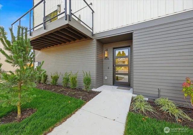 Photo 2 of Condo for sale at 306 Daley St, Edmonds, WA 98020 | MLS# NWM2586753 | Listing updated on 2026-10-02