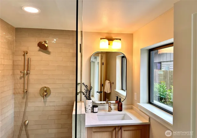 Photo 4 of Condo for sale at 306 Daley St, Edmonds, WA 98020 | MLS# NWM2586753 | Listing updated on 2026-10-02