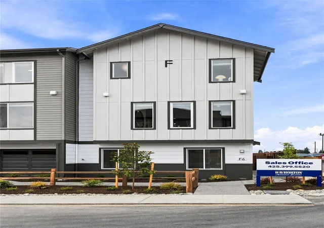 Townhouse for sale at 16202 Manor Way #G1, Lynnwood, WA 98087 | MLS# NWM2586767