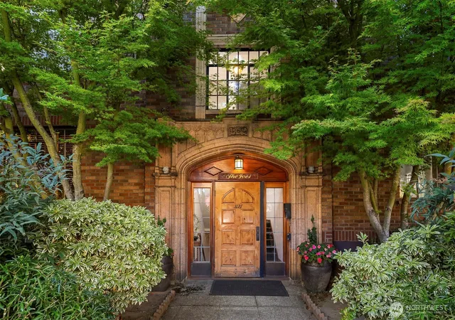 Condo for sale at 3121 Franklin Ave E #2, Seattle, WA 98102 | MLS# NWM2586791