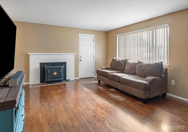 Photo 4 of Sale Pending at 1731 117th Street S, Tacoma, WA 98444 | MLS# NWM2586796 | Listing updated on 2026-09-29