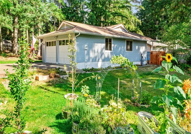 Photo 3 of Single family home for sale at 91 NE Rainier Pl S, Belfair, WA 98528 | MLS# NWM2586801 | Listing updated on 2026-09-29