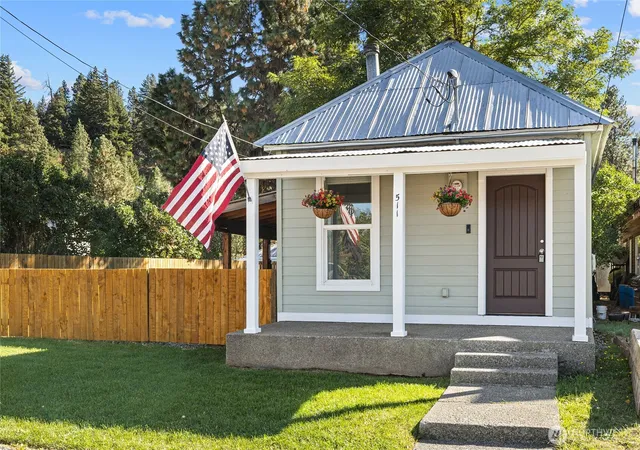 Photo 1 of Single family home for sale at 511 Madison Ave, South Cle Elum, WA 98943 | MLS# NWM2586803 | Listing updated on 2026-09-29