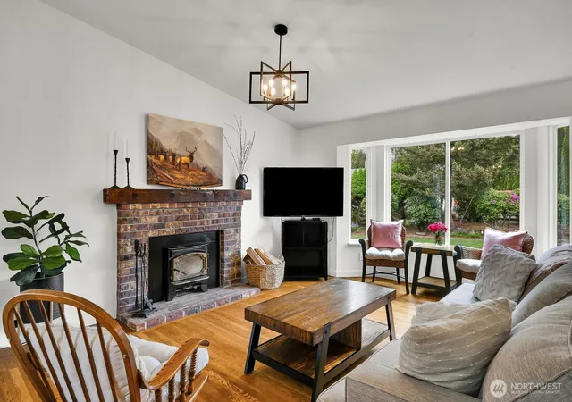 Photo 4 of Single family home for sale at 16226 2nd Place W, Lynnwood, WA 98087 | MLS# NWM2586809 | Listing updated on 2026-10-01