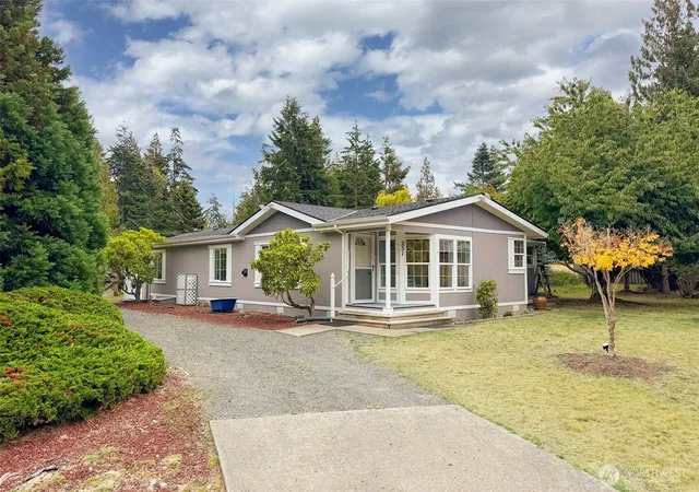 Photo 2 of Sale Pending at 251 Heather Cir, Port Angeles, WA 98362 | MLS# NWM2586813 | Listing updated on 2026-10-02