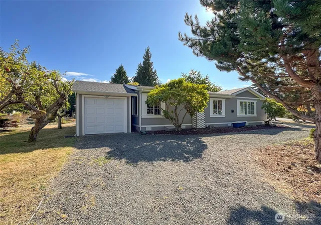 Photo 3 of Sale Pending at 251 Heather Cir, Port Angeles, WA 98362 | MLS# NWM2586813 | Listing updated on 2026-10-02