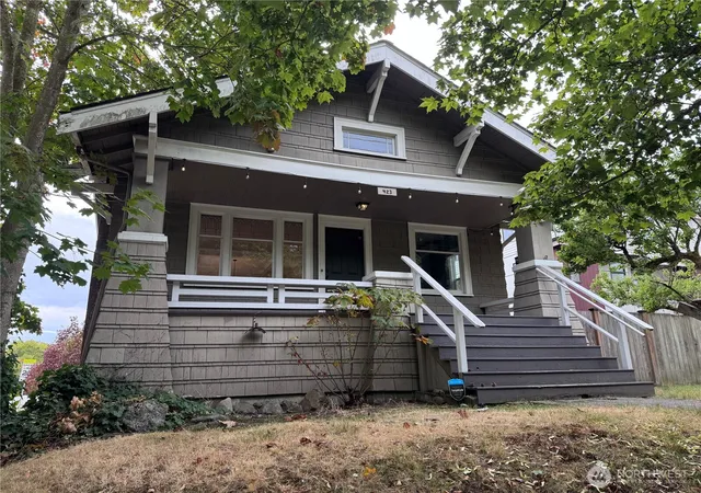 Photo 1 of Single family home for sale at 423 N 50th Street, Seattle, WA 98103 | MLS# NWM2586814 | Listing updated on 2026-09-29