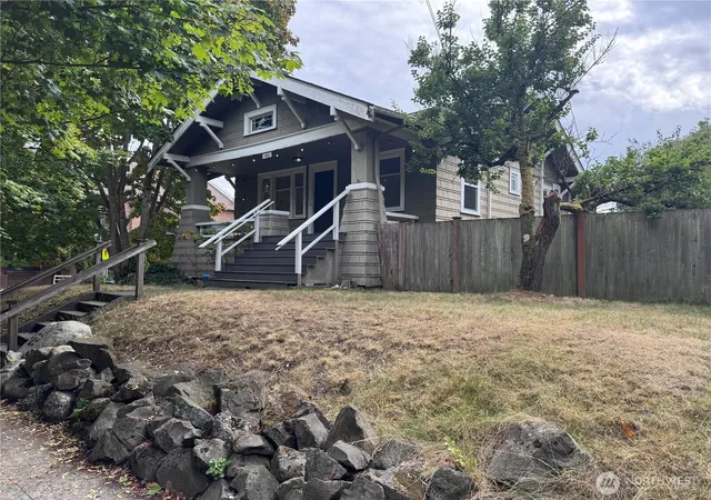 Photo 2 of Single family home for sale at 423 N 50th Street, Seattle, WA 98103 | MLS# NWM2586814 | Listing updated on 2026-09-29