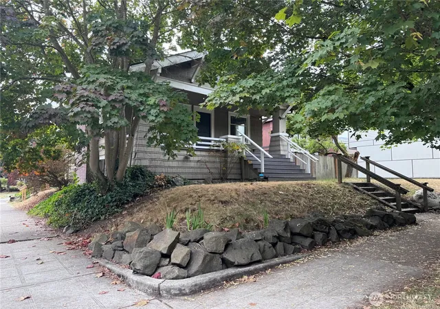 Photo 3 of Single family home for sale at 423 N 50th Street, Seattle, WA 98103 | MLS# NWM2586814 | Listing updated on 2026-09-29