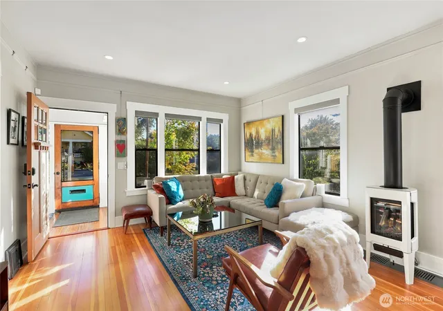 Photo 4 of Sale Pending at 3930 S Ferdinand St, Seattle, WA 98118 | MLS# NWM2586820 | Listing updated on 2026-09-28