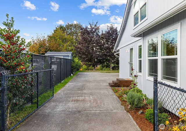 Photo 4 of Single family home for sale at 307 Solberg St NW, Yelm, WA 98597 | MLS# NWM2586824 | Listing updated on 2026-10-01
