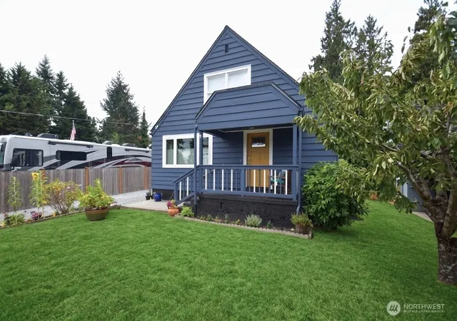Photo 3 of Sale Pending at 12537 19th Avenue Ne, Seattle, WA 98125 | MLS# NWM2586829 | Listing updated on 2026-10-01