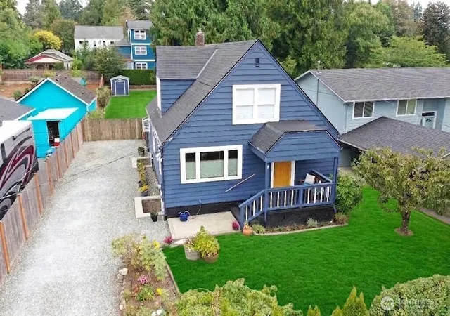 Photo 3 of Sale Pending at 12537 19th Avenue NE, Seattle, WA 98125 | MLS# NWM2586829 | Listing updated on 2026-10-01
