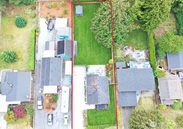 Photo 4 of Sale Pending at 12537 19th Avenue NE, Seattle, WA 98125 | MLS# NWM2586829 | Listing updated on 2026-10-01