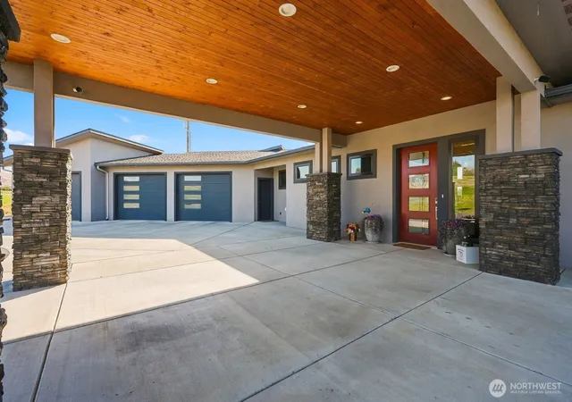 Photo 2 of Single family home for sale at 2497 E Selah Rd, Yakima, WA 98901 | MLS# NWM2586836 | Listing updated on 2026-09-30