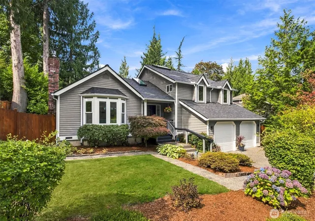 Photo 2 of Single family home for sale at 425 Jasmine Pl Nw, Issaquah, WA 98027 | MLS# NWM2586859 | Listing updated on 2026-10-01