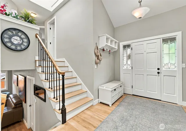 Photo 4 of Single family home for sale at 425 Jasmine Pl NW, Issaquah, WA 98027 | MLS# NWM2586859 | Listing updated on 2026-10-01