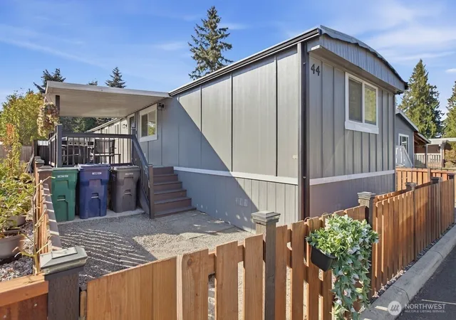 Photo 1 of Manufactured home for sale at 401 37th Street Se #44, Auburn, WA 98002 | MLS# NWM2586870 | Listing updated on 2026-09-25