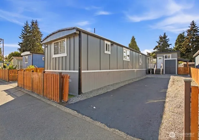 Photo 2 of Manufactured home for sale at 401 37th Street Se #44, Auburn, WA 98002 | MLS# NWM2586870 | Listing updated on 2026-09-25