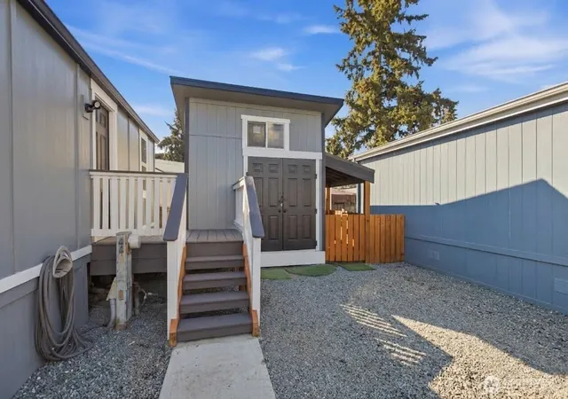 Photo 3 of Manufactured home for sale at 401 37th Street Se #44, Auburn, WA 98002 | MLS# NWM2586870 | Listing updated on 2026-09-25