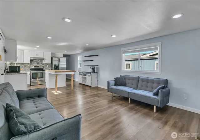 Photo 3 of Manufactured home for sale at 401 37th Street SE #44, Auburn, WA 98002 | MLS# NWM2586870 | Listing updated on 2026-09-25