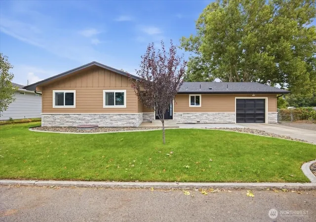Single family home for sale at 313 N Road 35, Pasco, WA 99301 | MLS# NWM2586876