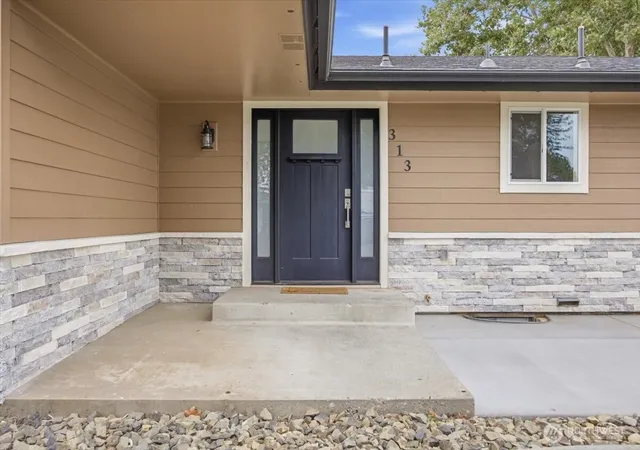 Photo 3 of Single family home for sale at 313 N Road 35, Pasco, WA 99301 | MLS# NWM2586876 | Listing updated on 2026-09-24