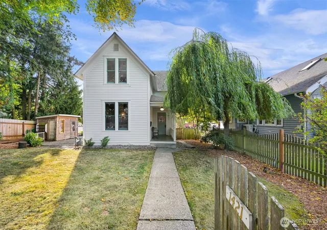 Photo 3 of Sale Pending at 1421 Iron St, Bellingham, WA 98225 | MLS# NWM2586877 | Listing updated on 2026-09-30