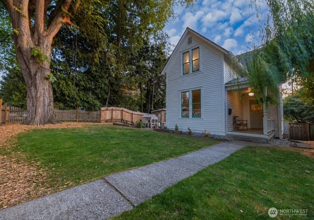 Photo 4 of Sale Pending at 1421 Iron St, Bellingham, WA 98225 | MLS# NWM2586877 | Listing updated on 2026-09-30